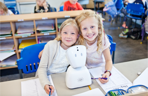 Robot hjälper barn med cancer att delta i skolan