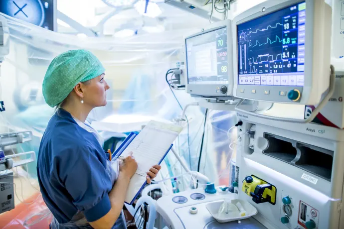 Sjuksköterskor utbildas i avancerad teknik