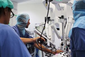 Karolinska Universitetssjukhuset först i Sverige med robotassisterad kirurgi vid matstrups-cancer 1