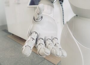 Sex av tio svenskar kan tänka sig att operera in AI i kroppen 3