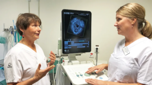 Sjuksköterskor med ny certifiering kortar köer på Skånes universitetssjukhus