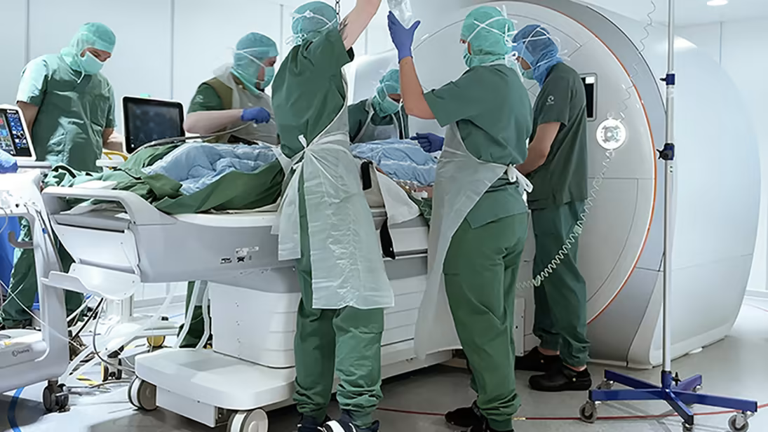 Operationer i magnetkamera ger säkrare ingrepp i hjärnan