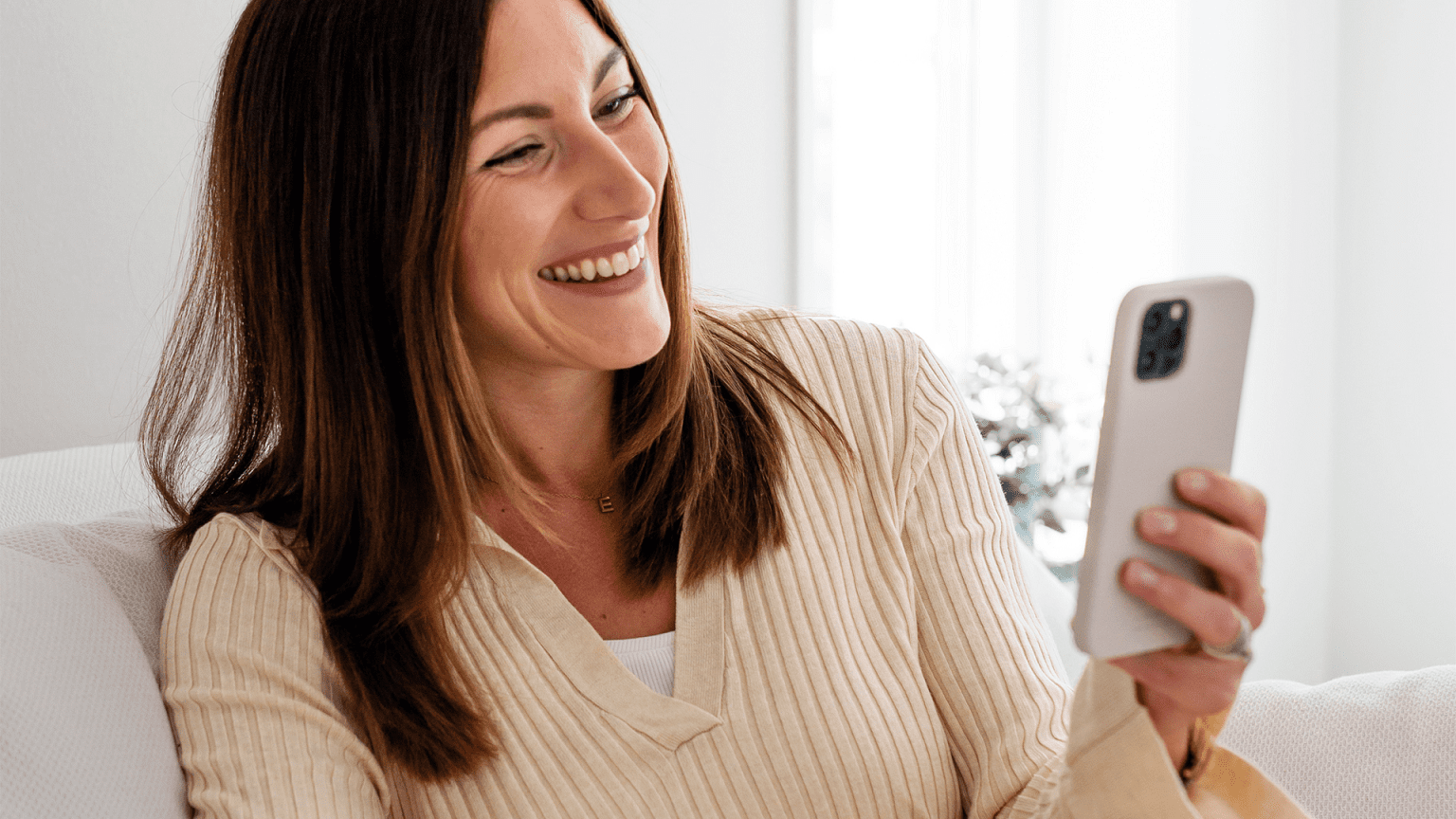 Ella erbjuder digital fysioterapi för gravida och nyblivna mammor över hela Sverige efter nytt avtal