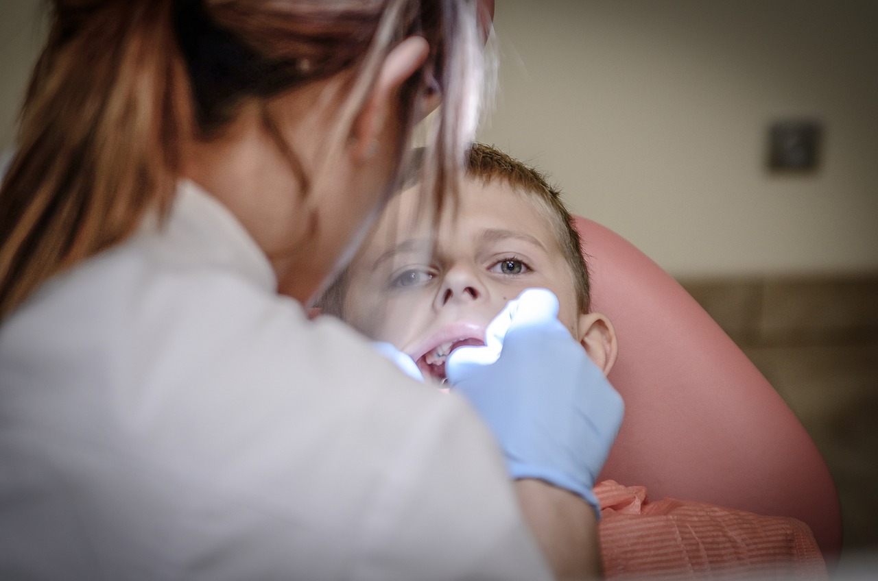 Parodontal sjukdom hos unga personer utgör ett hot mot den allmänna hälsan i vuxen ålder – med moderna diagnos- och behandlingsmetoder förebyggs och behandlas allvarliga tandköttssjukdomar