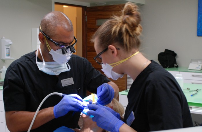 Extremt låg evidensgrad i tandvården - tandläkare och patienter blir lurade