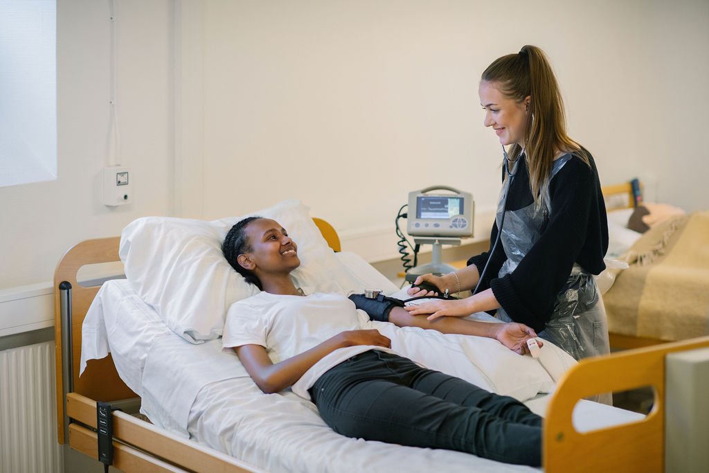 Fler vill läsa vård och omsorg när stipendium för körkort införs