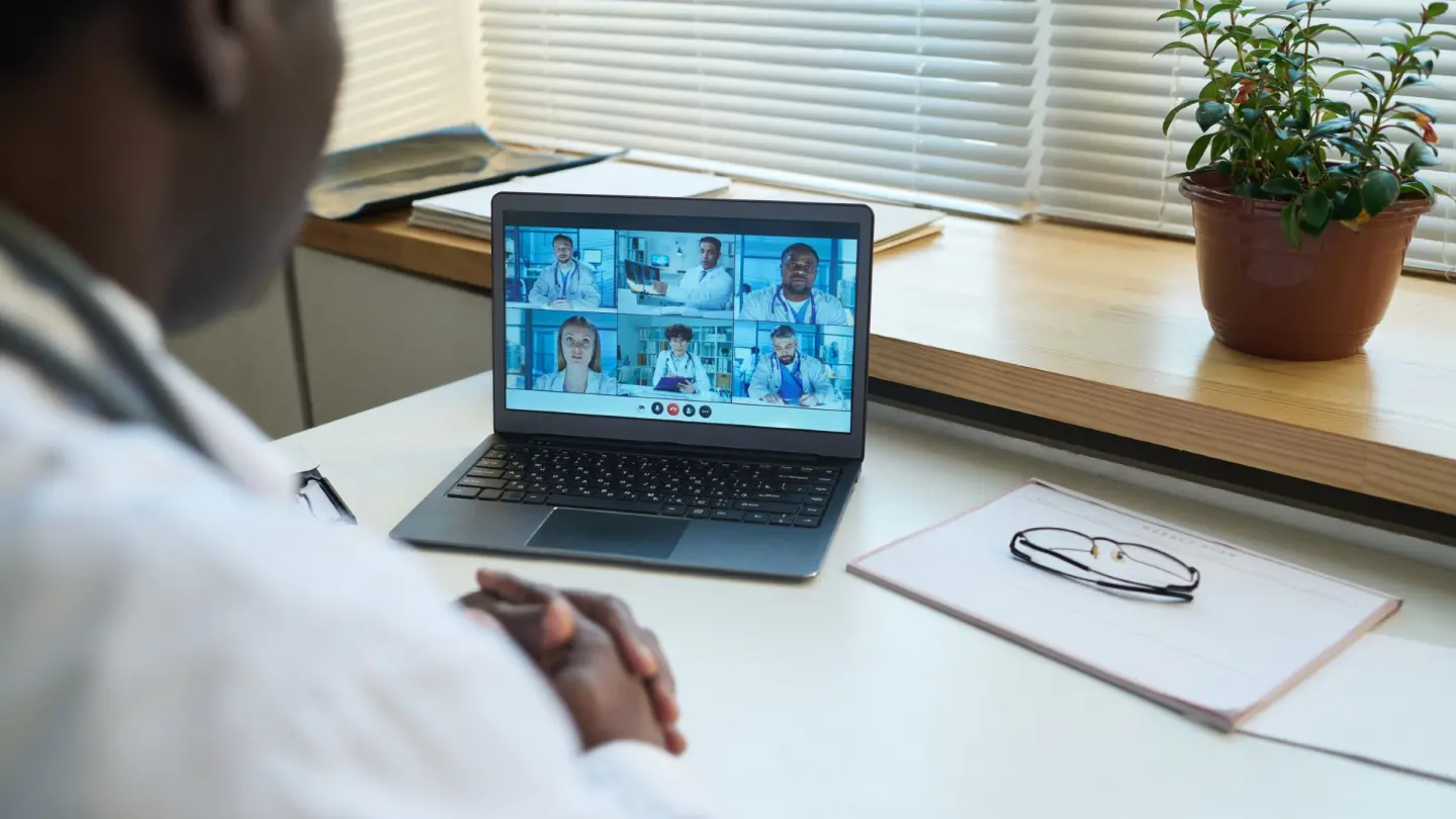 Virtuella hälsoassistenter: Framväxten av AI-drivet stöd inom Telemedicin