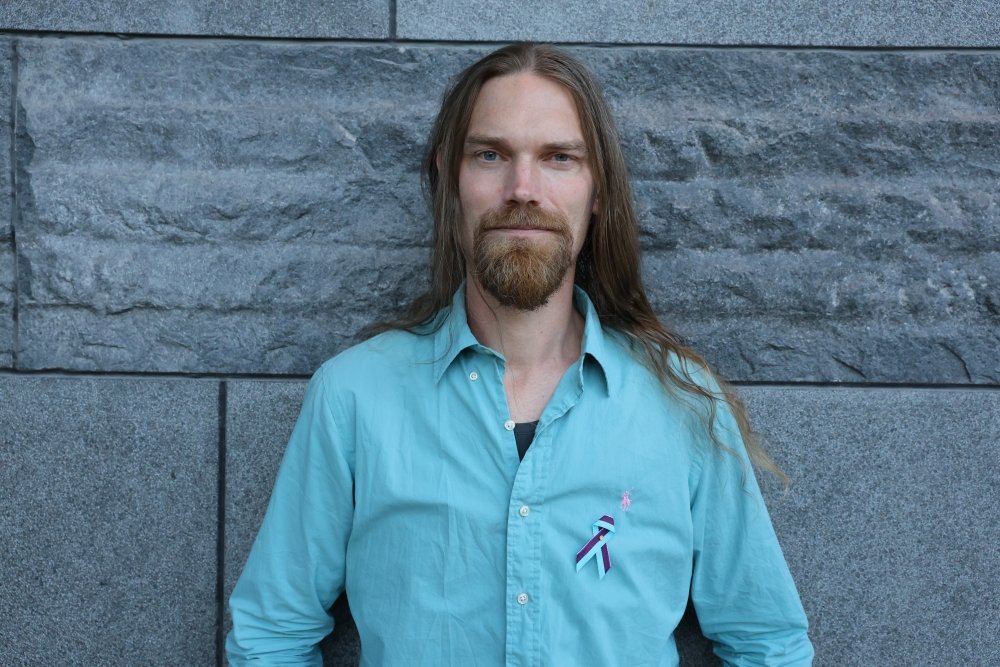 Varje år förlorar 15 000 svenskar en närstående i suicid