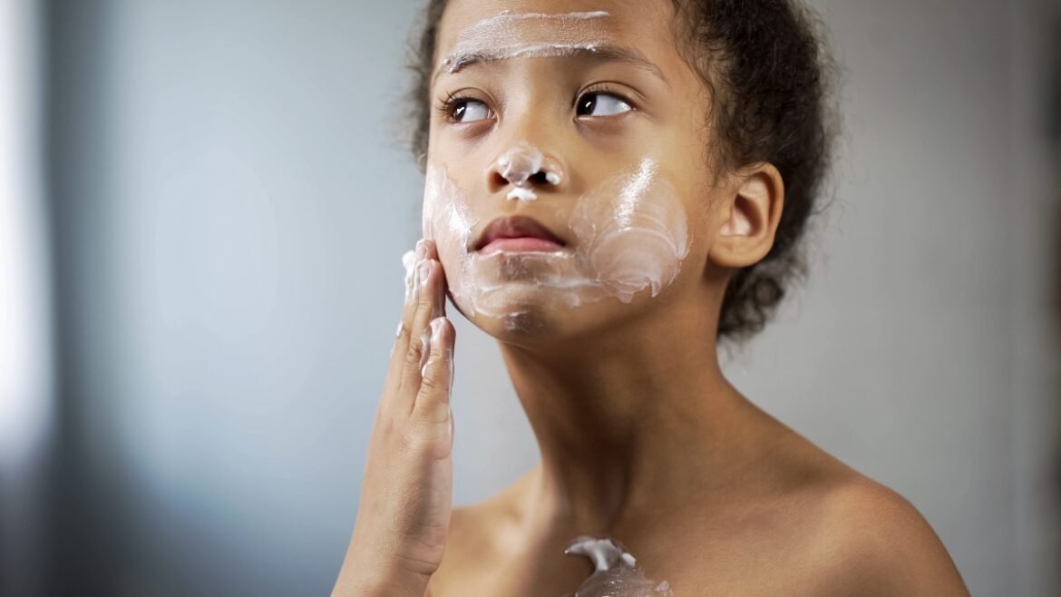 Var fjärde förälder: Virala hudvårdstrender påverkar barnen negativt