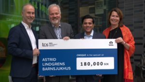 Nio år av kontinuerligt stöd - TCS bidrar med 180 000 kronor till Astrid Lindgrens barnsjukhus