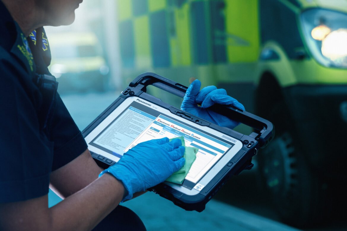 Panasonic presenterar bärbar dator anpassad för ambulanspersonal