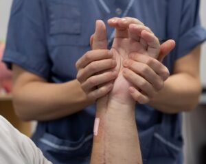 Unik handtransplantation utförd på Södersjukhuset