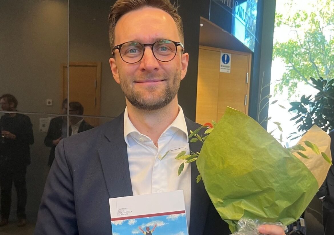 Jakob har forskat om hur extra vikt påverkar kroppen