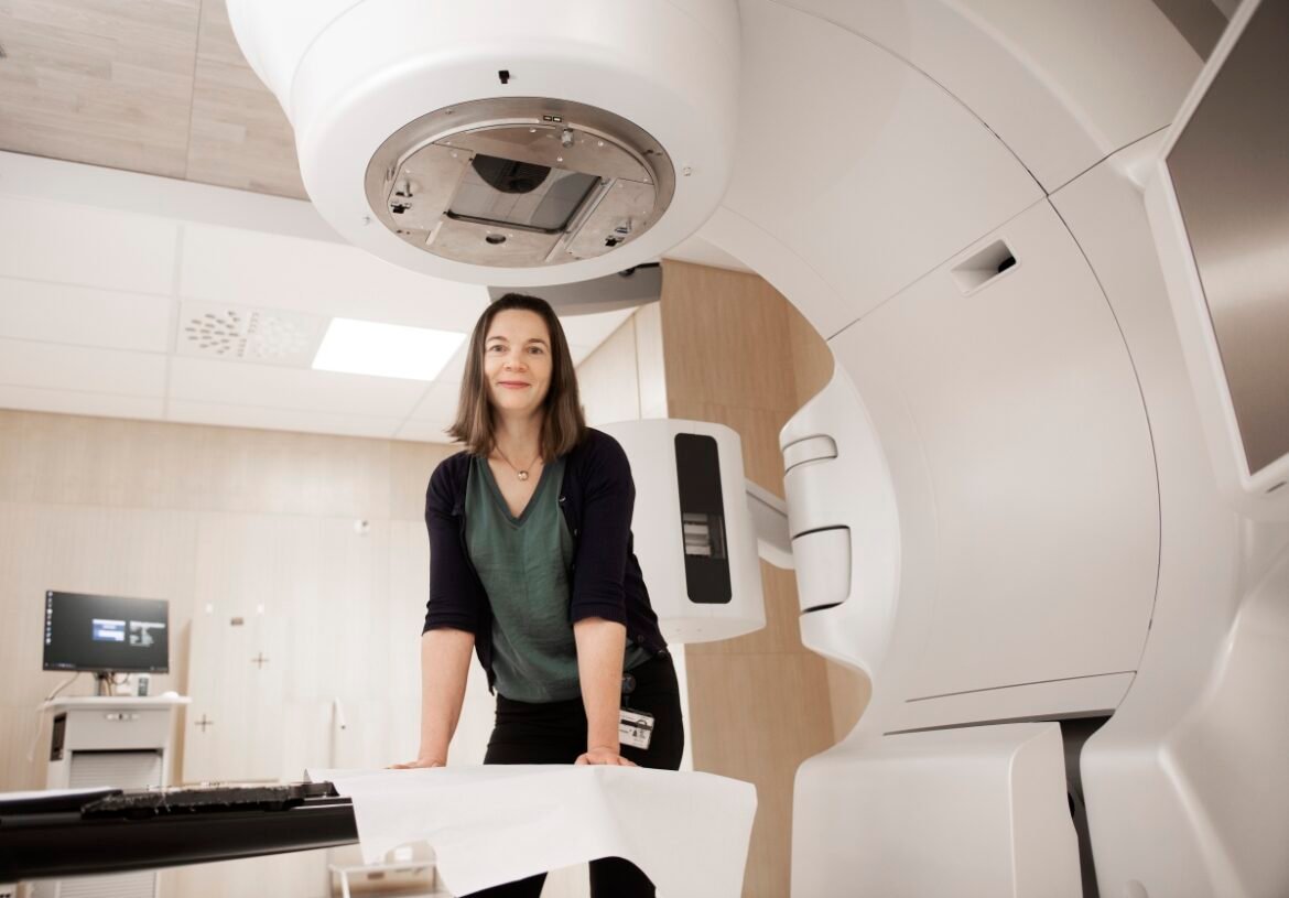 Karolinska Universitetssjukhuset utvecklar verktyg för att fånga upp sena biverkningar efter strålbehandling för bröstcancer