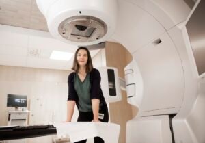 Karolinska Universitetssjukhuset utvecklar verktyg för att fånga upp sena biverkningar efter strålbehandling för bröstcancer